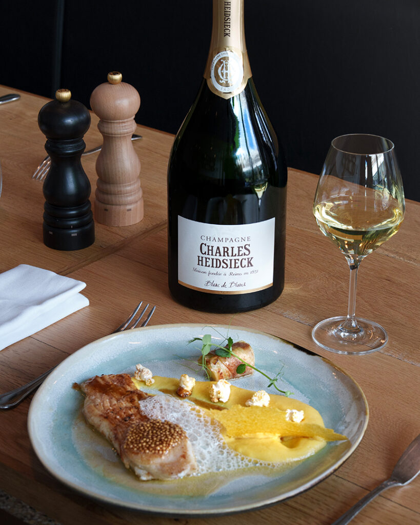 Repas et enchères caritatives à l'ExtrA